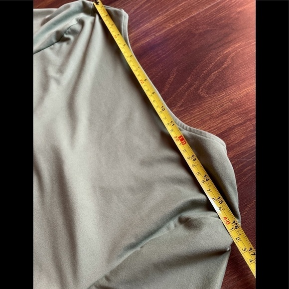 🌿SUMMER SALE🌿VICTORIA SPORT Crop Top Long Sleeve Green size Large - Picture 10 of 11